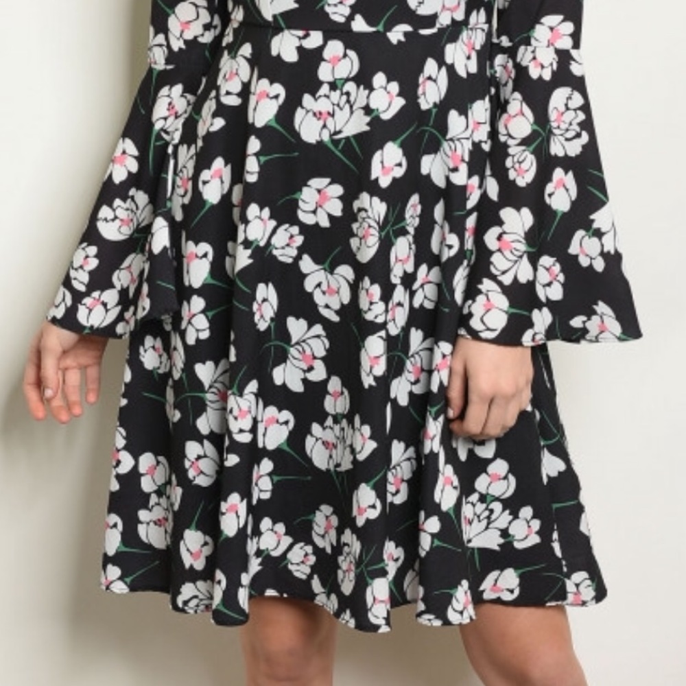 BLACK FLORAL CHOKER NECK LONGSLEEVE DRESS Sizes Small & Large - Picture 3 of 5